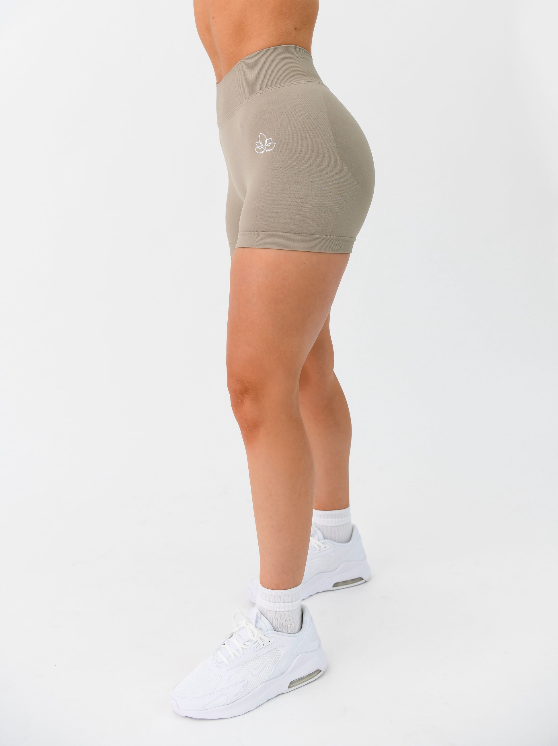 Elevate Sandstone Shorts
